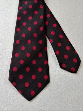 Kinsley Maxfield Neck Tie Mens Made in USA 100% Silk Hand Made Black /Red 54”x3”